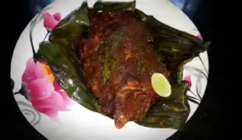Ayala Vaazhayilayil Pollichathu